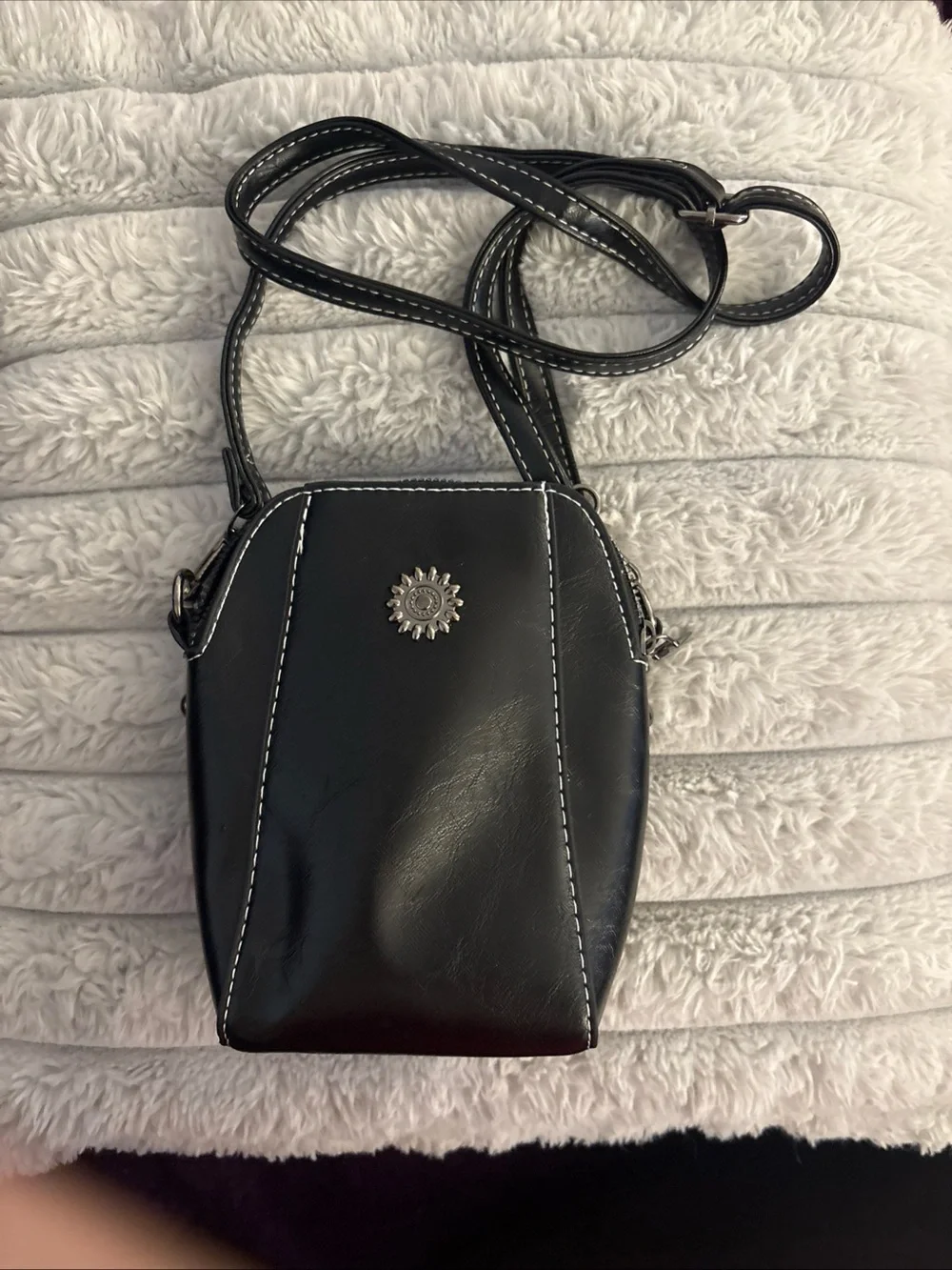 The Unbranded Brand sleek black